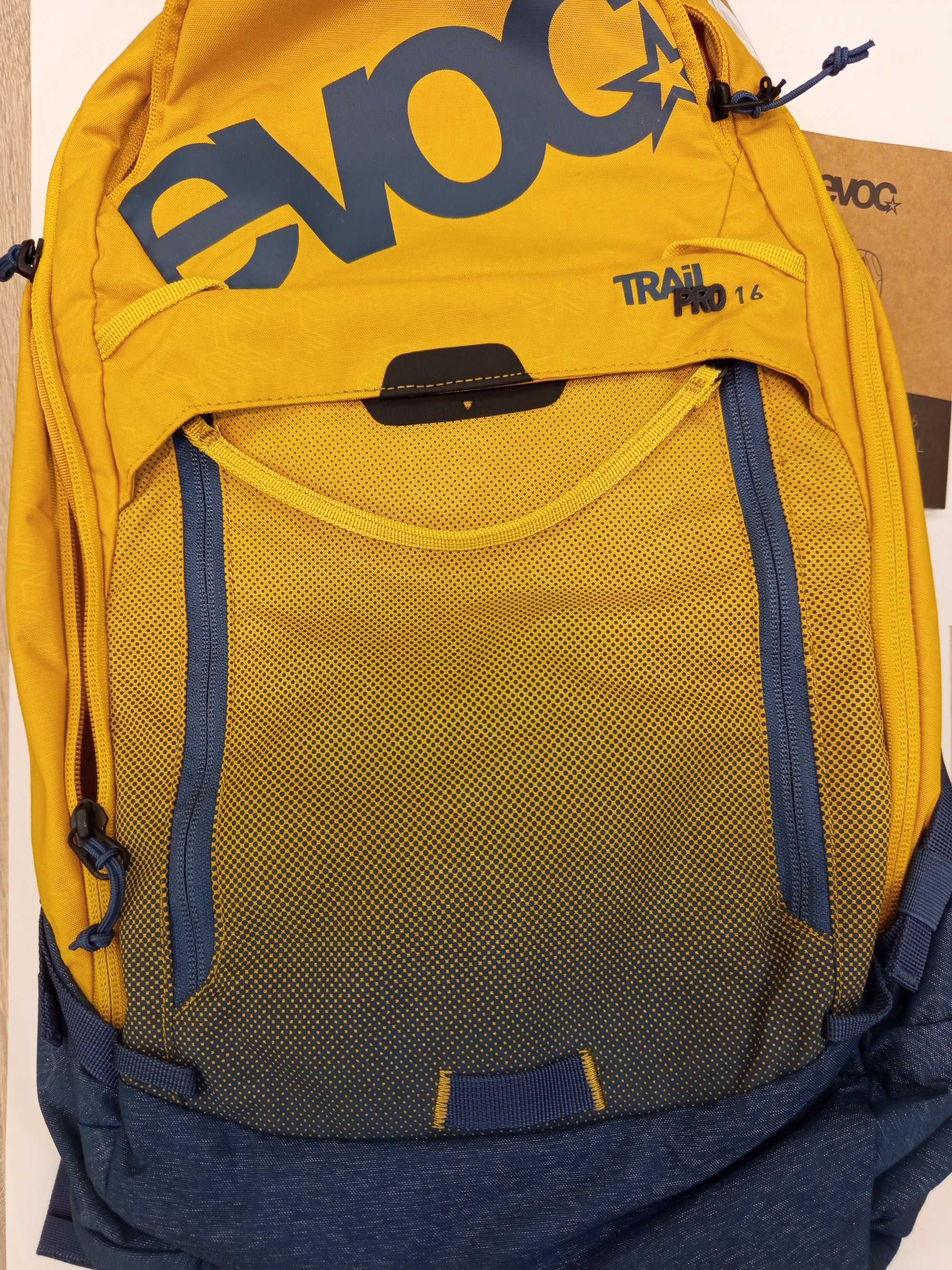 Раница EVOC Protective Trail Pro 16 S/M Жълто/Зелено