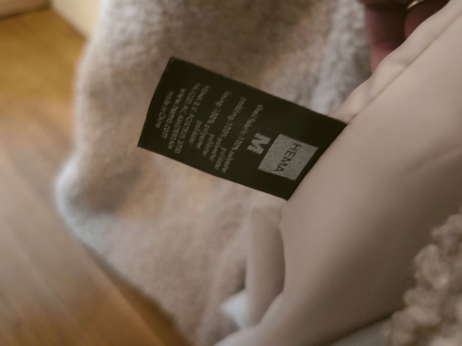 Палто HEMA ,ново с етикет.Размер M
Дължина 98см ,ширина 54см.
85лв 
Ку