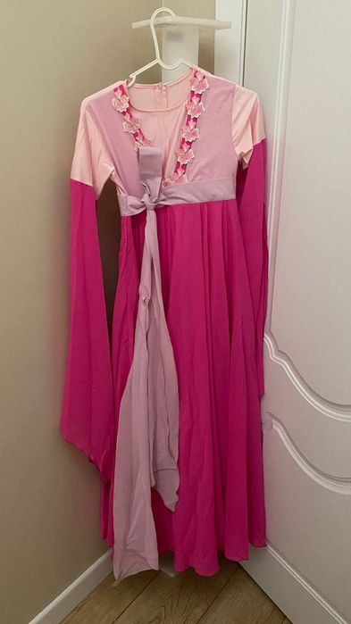 Продам корейское платье на выступления