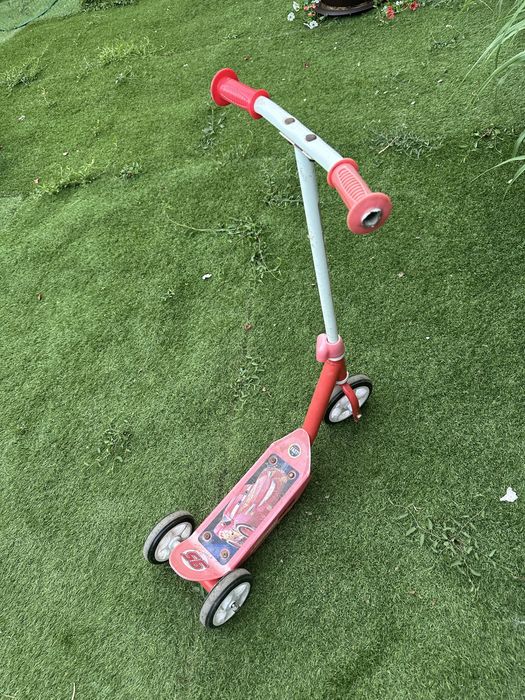 Vand trotinete pt copii 3-7 ani.