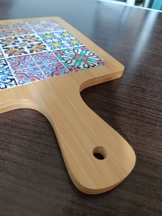 Fund de lemn practic și decorativ