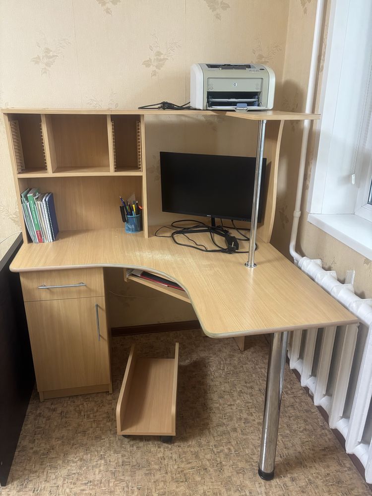 Стол компьютерный