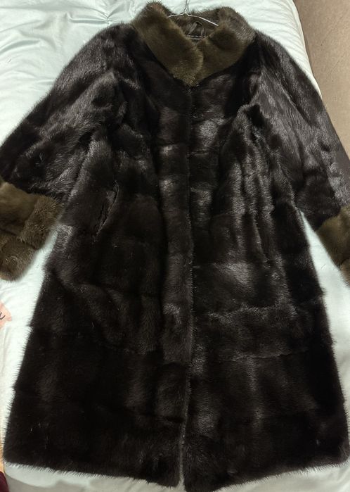 Продам норковую шубу, Black lama