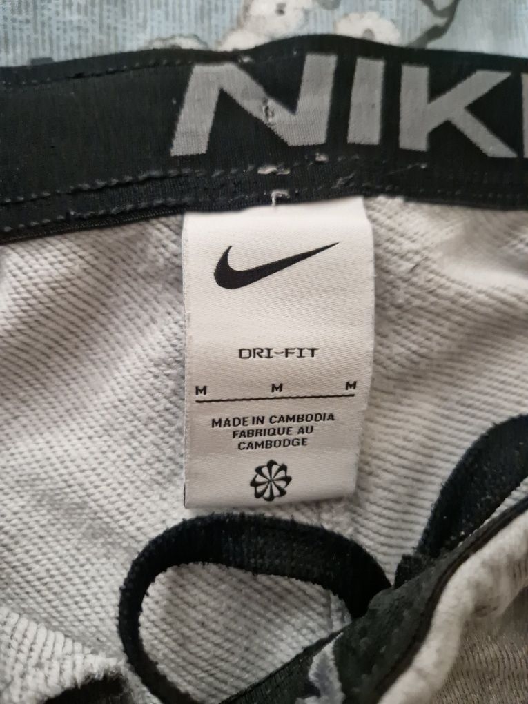 Nike анцуг М размер като нов