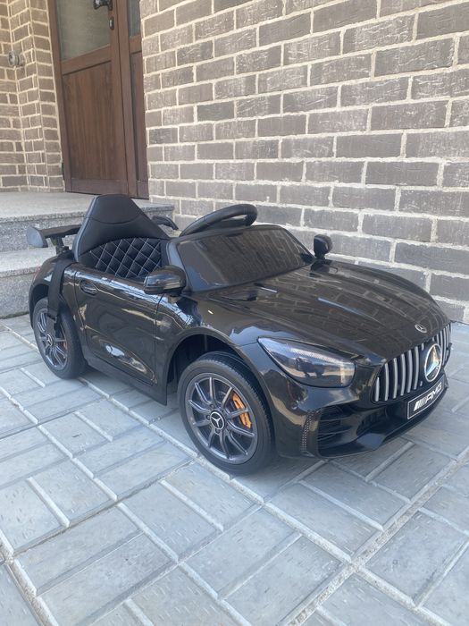 Детска акумулаторна кола Mercedes AMG GT R