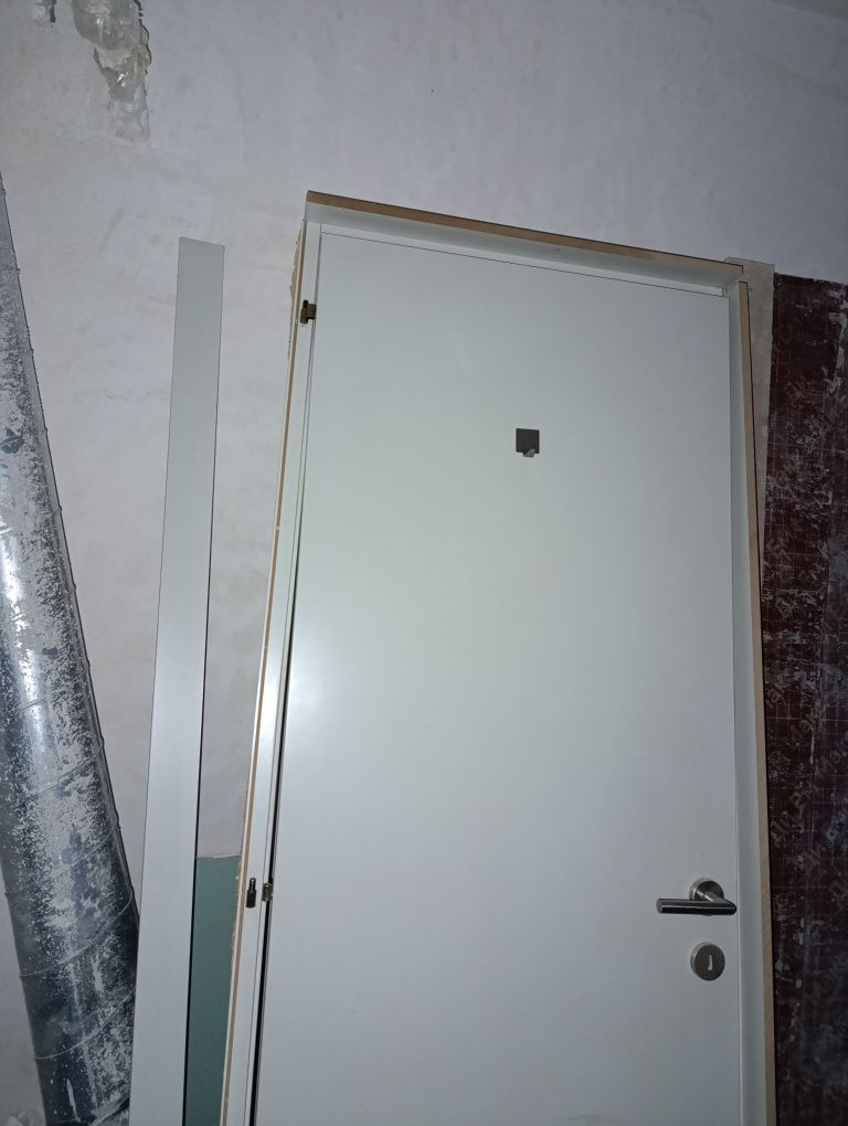 Продавам интериора на врата