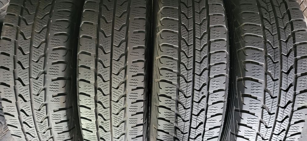 4 anvelope  205 75 16C goodyear de iarna 2022-2021