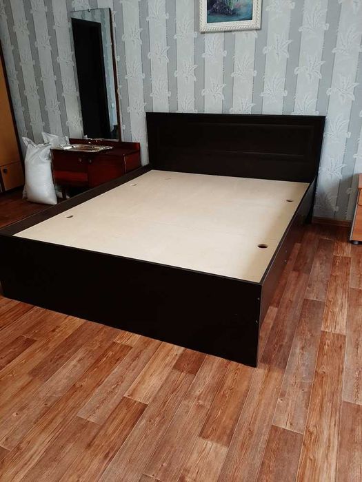 Кровать двуспальная 160х200