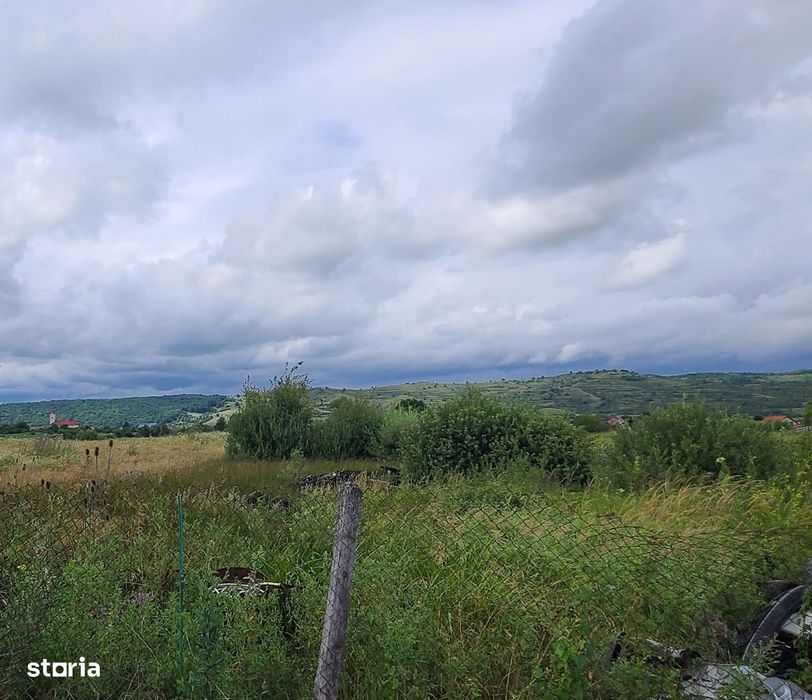 Vand teren Solovastru cu schimbare de destinatie