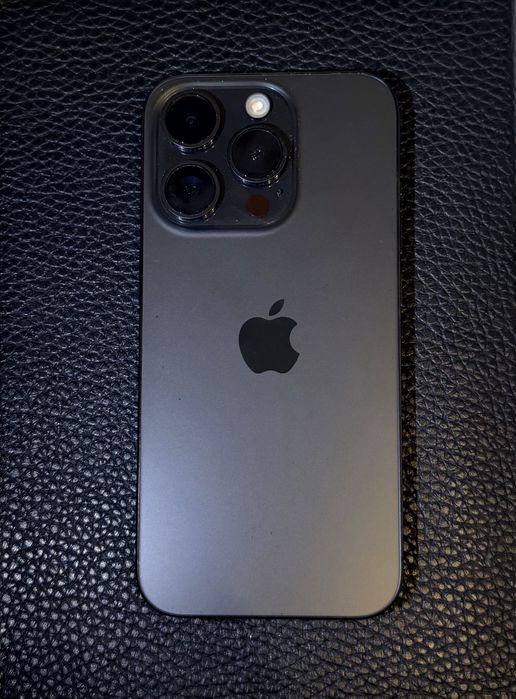 iPhone 15 Pro 128GB Black Titanium – Stare excelentă + 3 huse