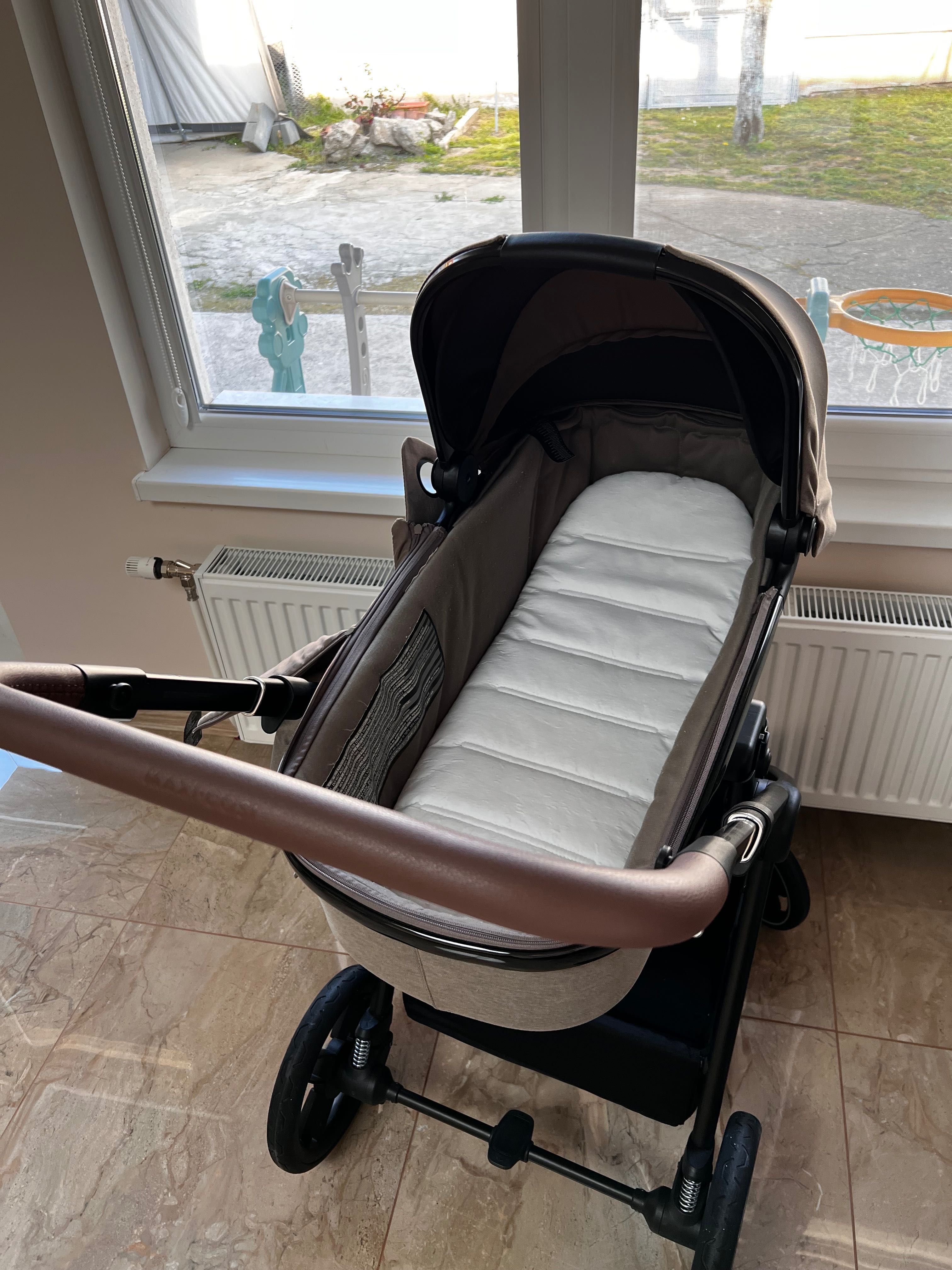Бебешка количка Maxi Cosi+столче за кола+база+зимно чувалче