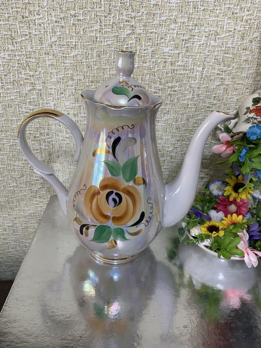 Сахарница и кофейник,