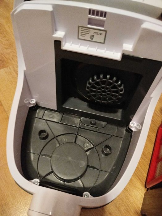 Aspirator fara sac GORENJE G-Force Air Lite 3.3L 700W putin folosit