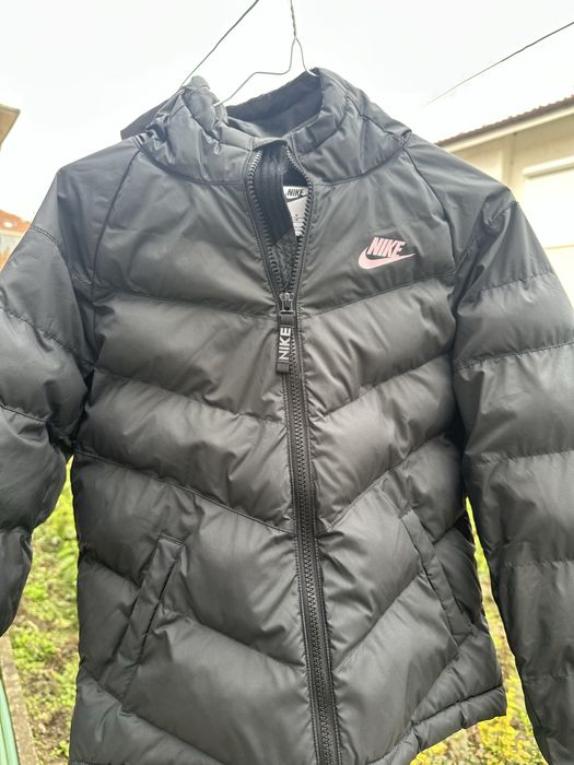 Продавам яке на Nike