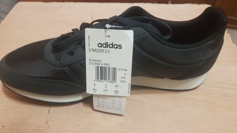 Продам крассовки adidas.