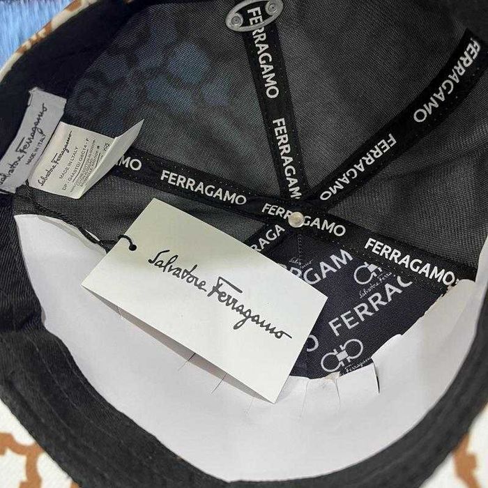 Ferragamo шапка Феррагамо тъмно синьо бяло shapka fashion