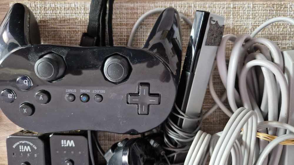 Nintendo Wii + аксесоари, хакнато, 64GB