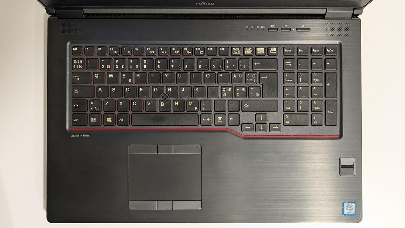 Fujitsu Celsius H970 17.3" 1920x1080 i7-7820HQ 32GB 512GB SSD P5000