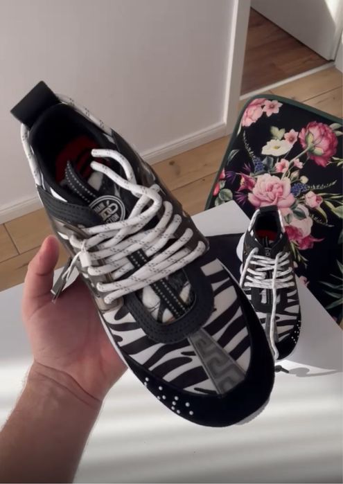 Versace chain reaction zebra