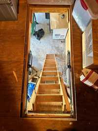 Чердачная дверь с раскладной лестницей