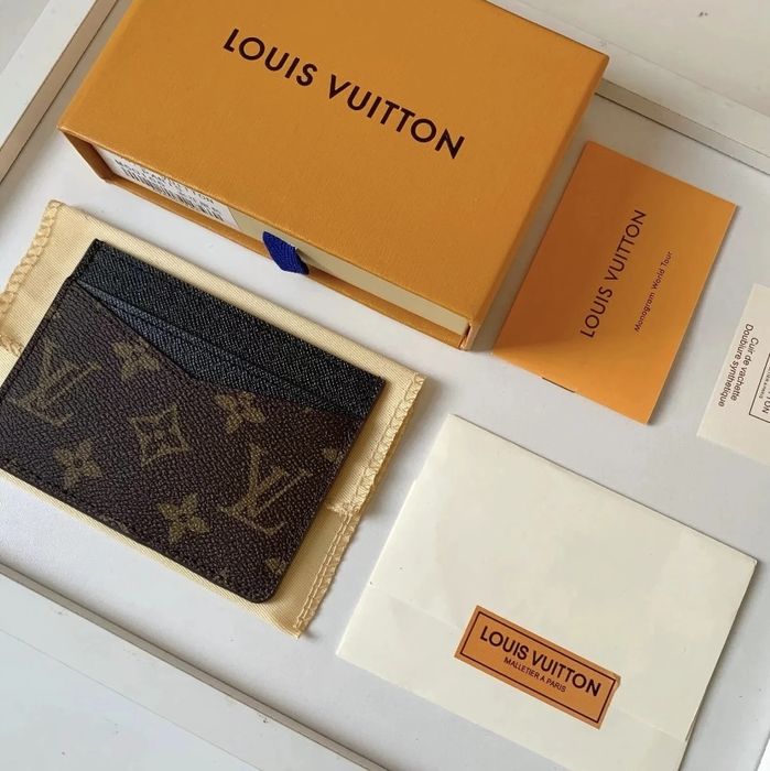 Louis vuitton cartholder