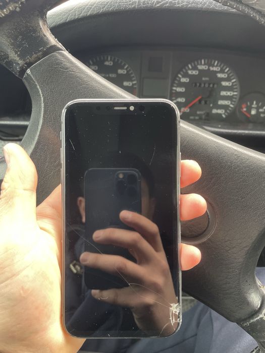 iphone 11 б/у    64гб. Батарейка оригинал уже год как 81 ёмкость