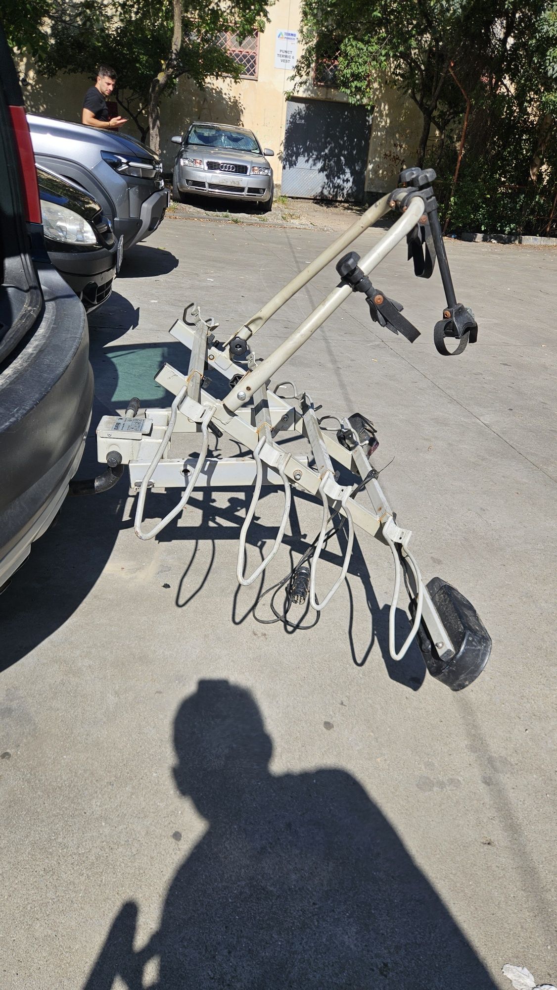 Suport 2 sau 4  biciclete thule bmw Mini ,passat pe carlig
