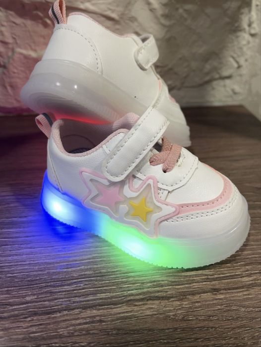 Детские светящиеся кроссовки