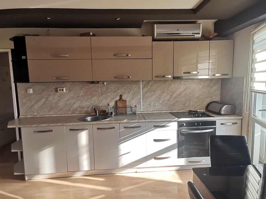 Дава се под наем Тристаен апартамент в Бургас, Славейков - 68 кв.м за 510 € - Снимка #2