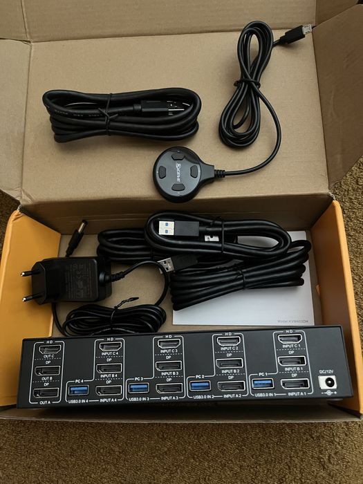 Продавам  KVM Switch  с 3 монитор