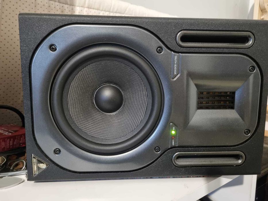 Vand Monitoare de studio Behringer B3030A