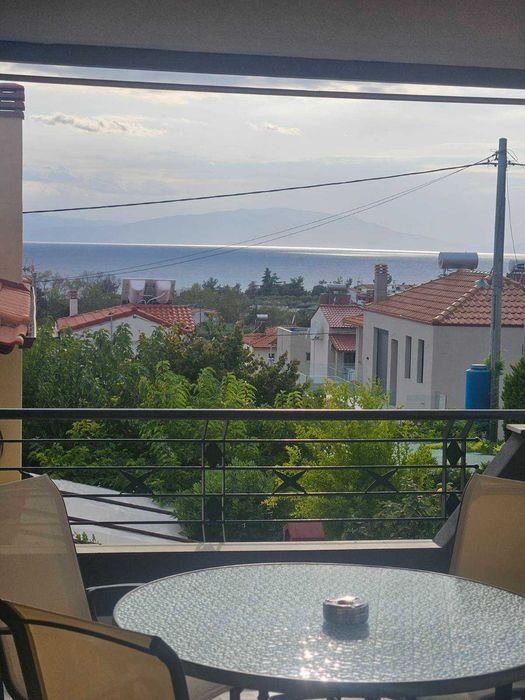 Триетажна къща в Кариани