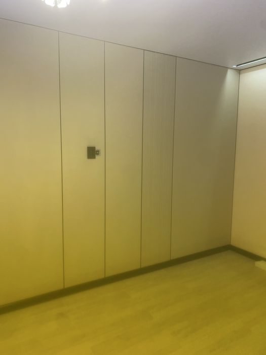 Установка бамбуковых панелей и гибких мраморов.