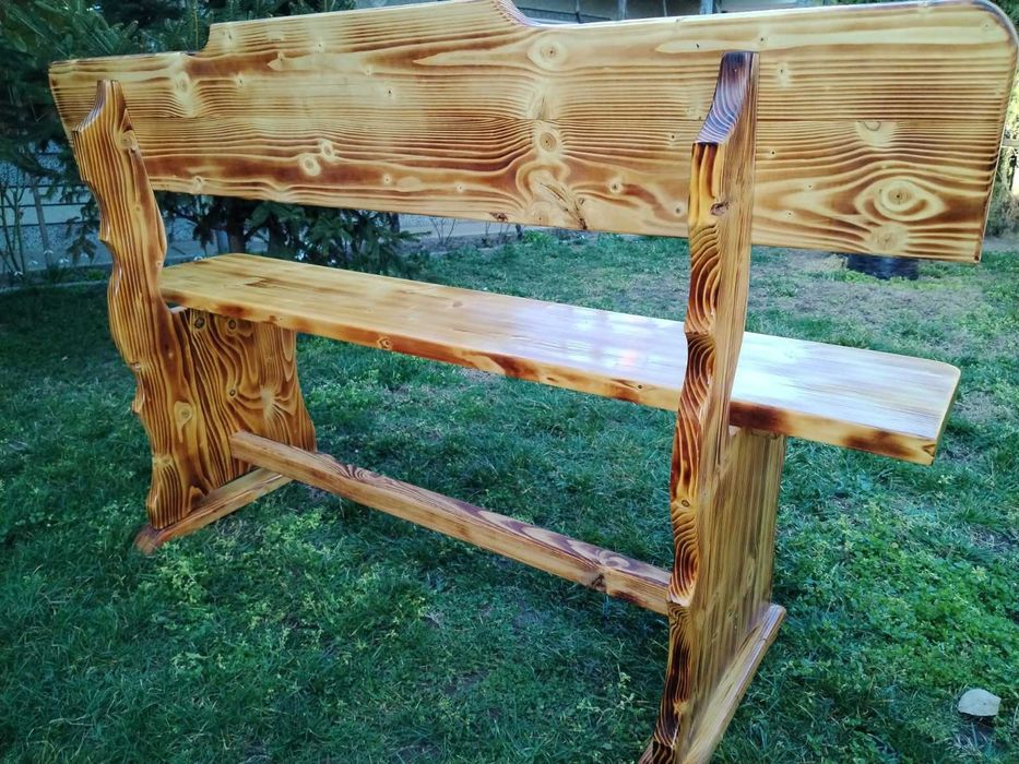 Маса с пейки .                    ,