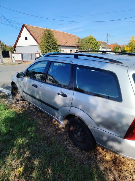 Vând Ford focus 1.6