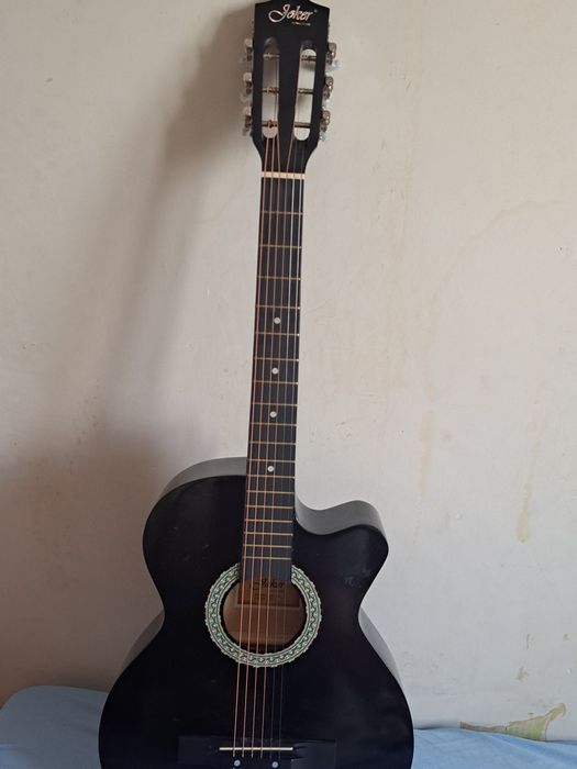 продам гитару в отличном состоянии