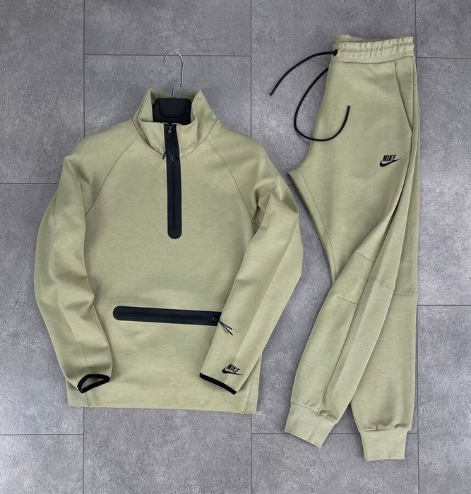 Nike Tech Fleece