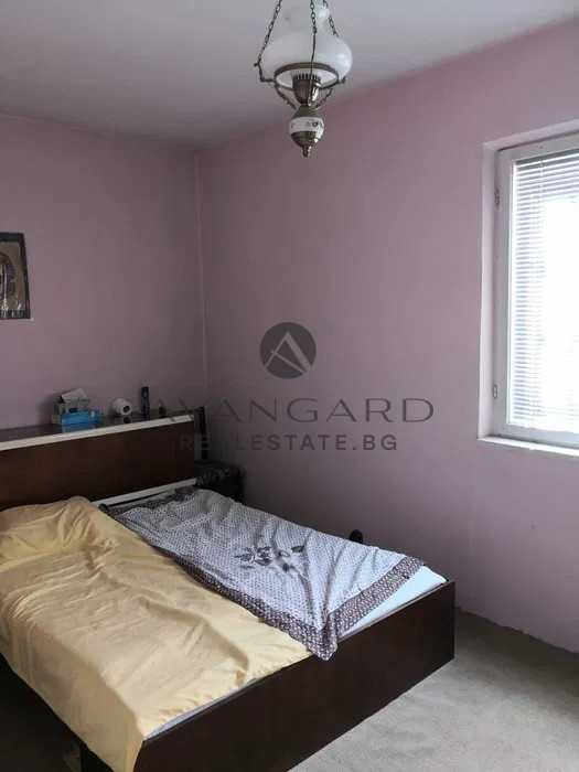 Продава се Четиристаен апартамент в Пловдив, Изгрев - 82 кв.м за 1037 €/кв.м - Снимка #2