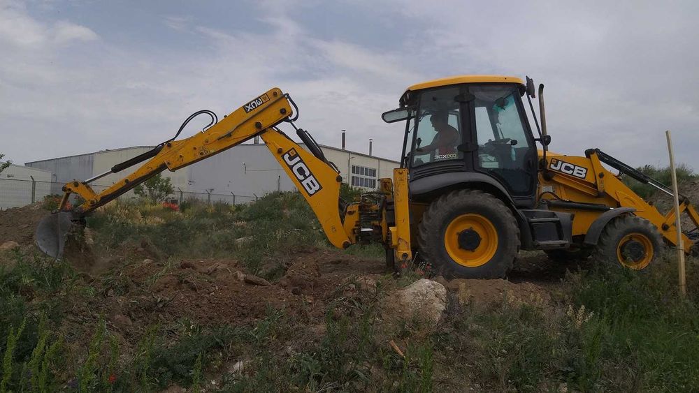 inchiriez buldoexcavator cu picon , excavatii , demolari