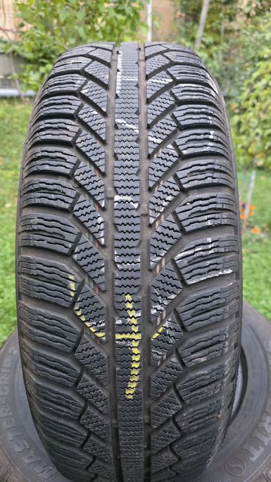 Vand 4 cauciucuri 215 65 R16 Semperit de iarna