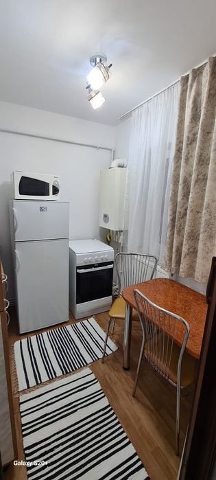 Închiriez garsonieră!