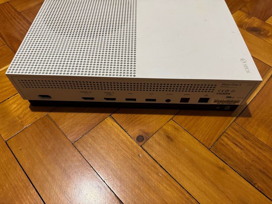 Vand Xbox One S cu jocul Forza Horizon 3 inclus