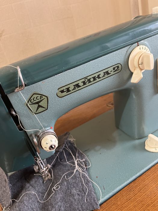 Продам швейную машинку , старинная, рабочая