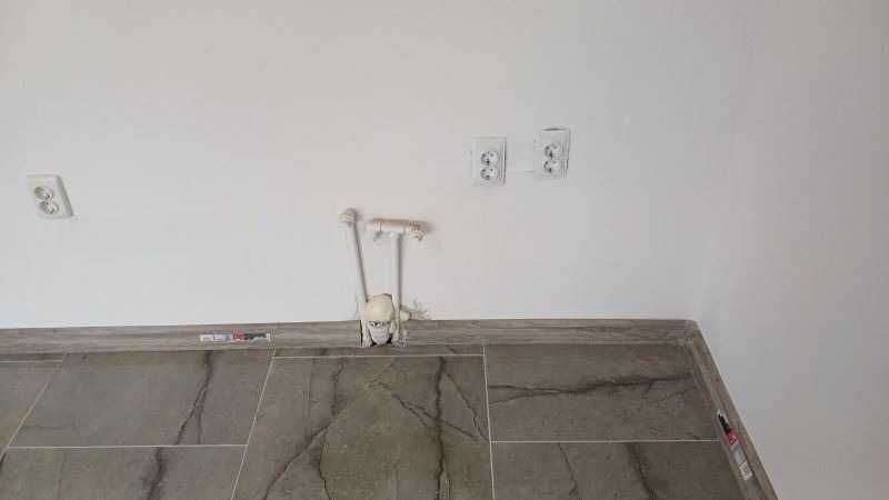 Продава се Тристаен апартамент в София, Толстой - 65 кв.м за 1685 €/кв.м - Снимка #3