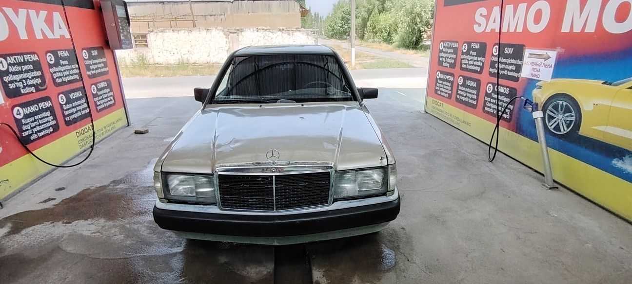 Mercedes-Benz 190