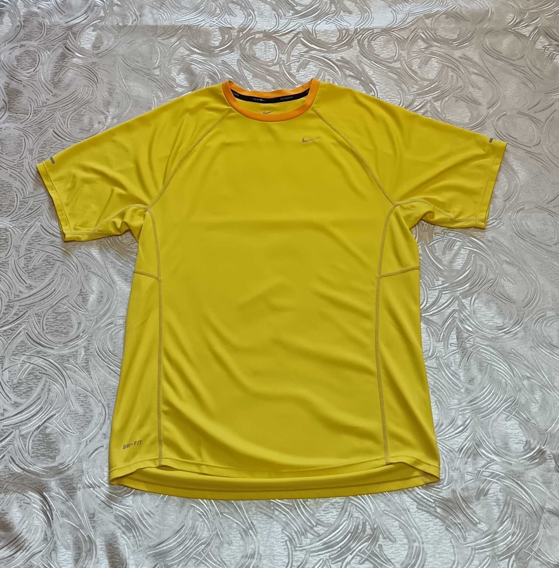 Vând tricou Nike sport