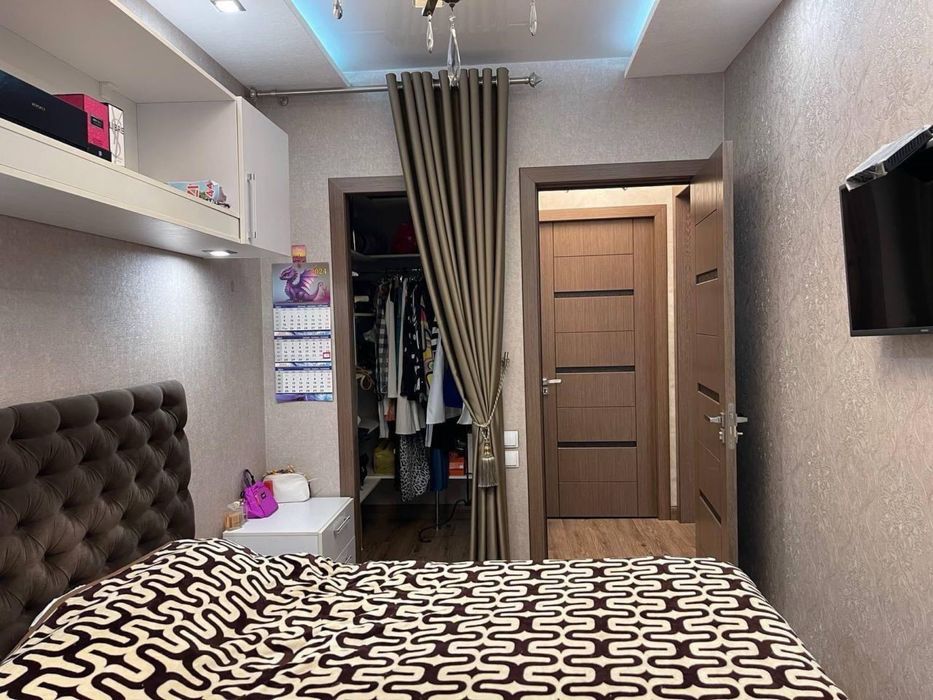 Срочно продается 5ти комнатная квартира 77 серия Генерал Петрова