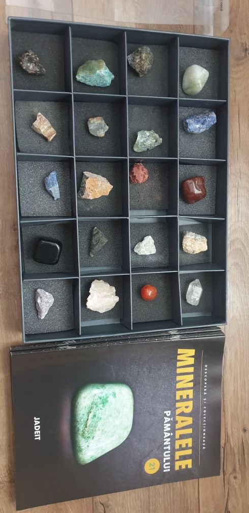 Vand colectia Mineralele Pamantului de la libertatea (1-120)