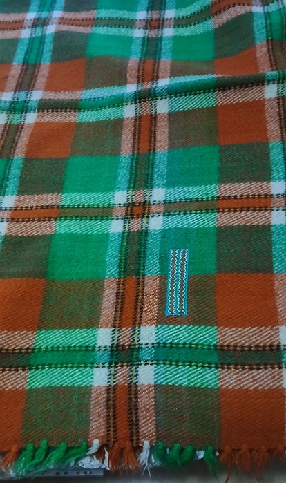 Родопски дебели вълнени одеала.