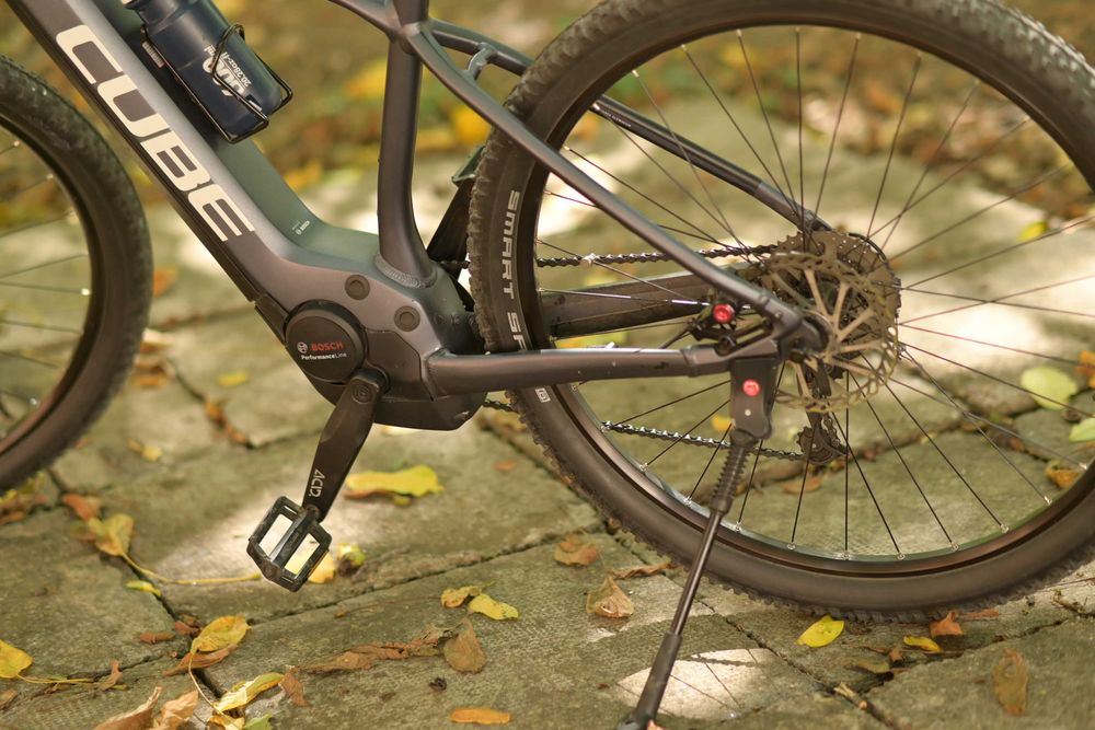 Bicileta electrică Cube